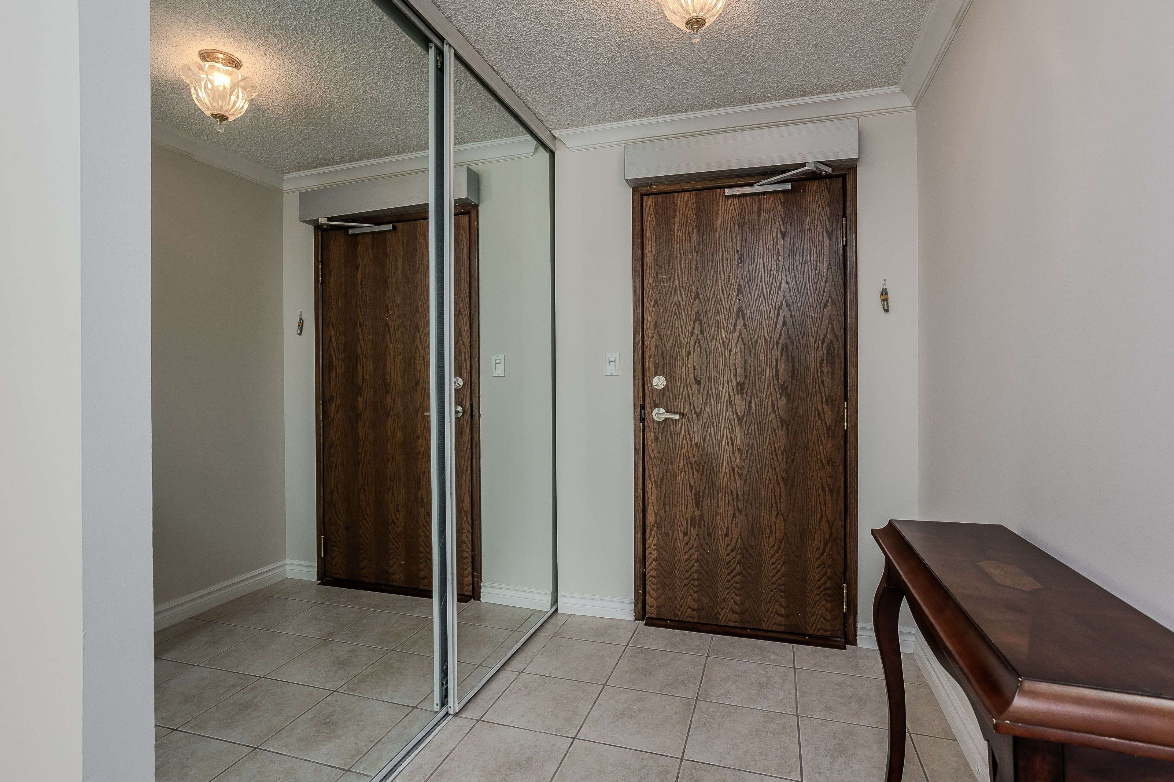 Burlington, ON L7S 2J9,1276 Maple Crossing BLVD #212