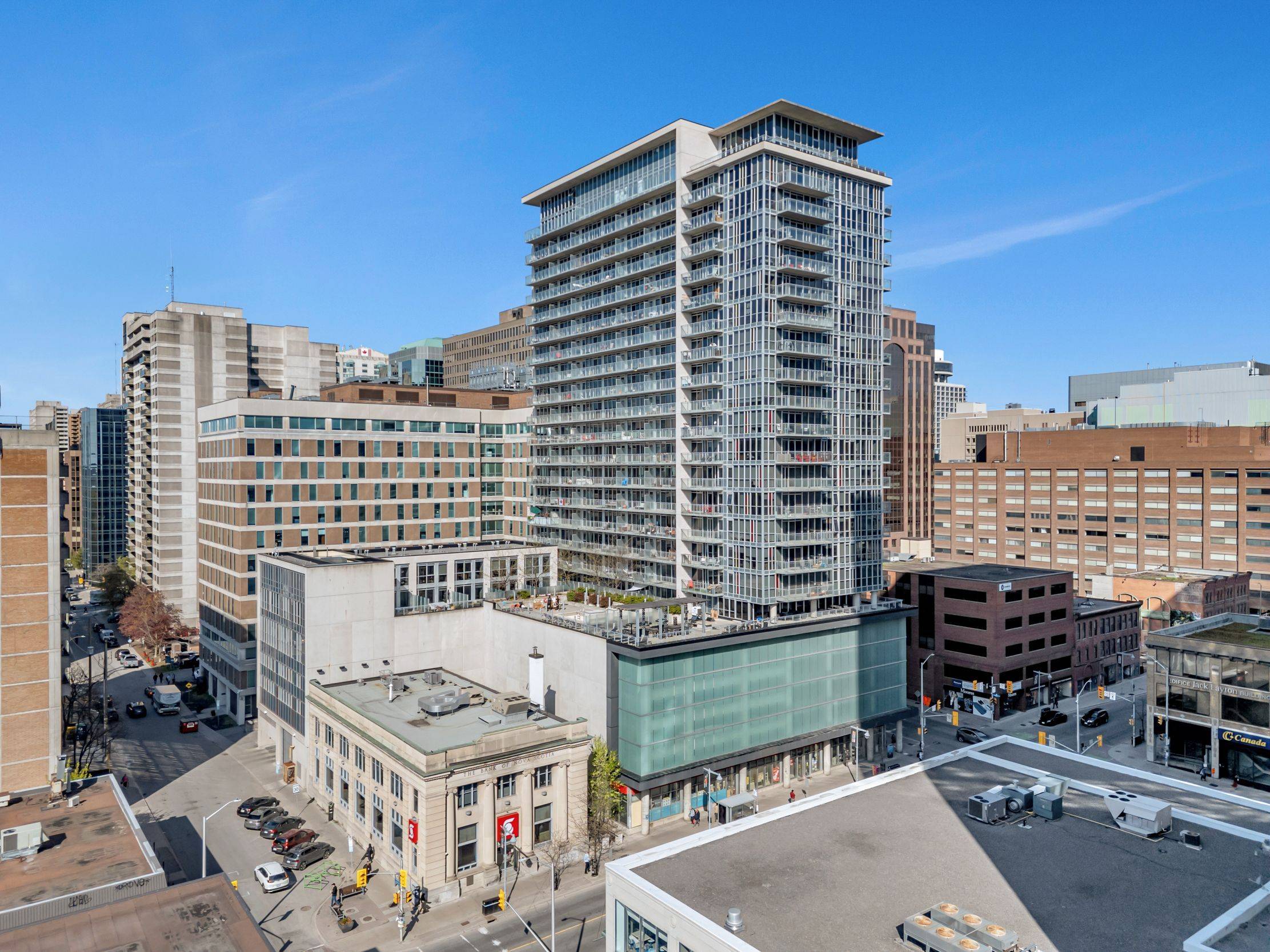Ottawa Centre, ON K1N 6P6,324 Laurier AVE W #704