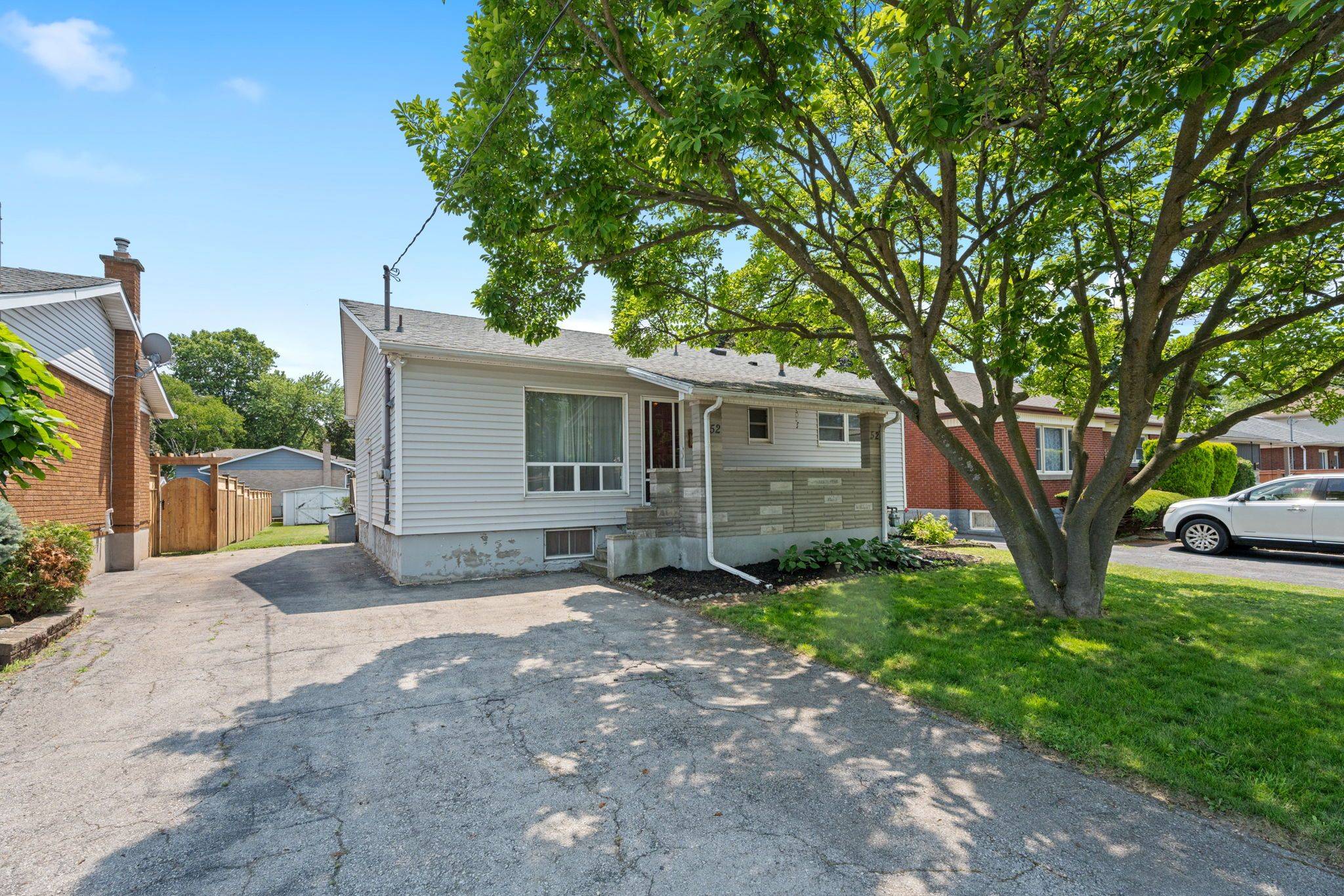 St. Catharines, ON L2N 4A5,52 Dorothy ST