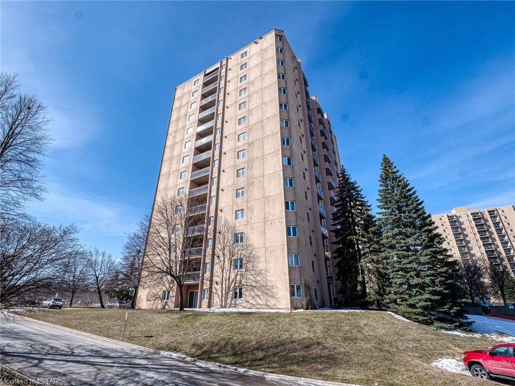 860 Commissioners RD #707, London South, ON N6C 2V5