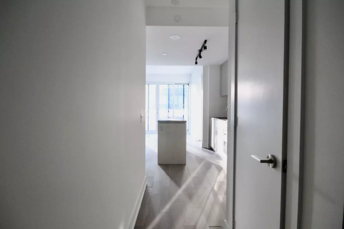 Toronto C01, ON M4Y 0E9,7 Grenville ST #1901