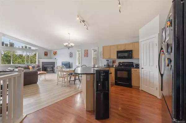 645 Oakwood Rd, Ladysmith, BC V9G 2C1