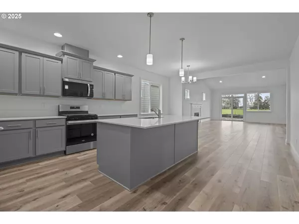 Silverton, OR 97381,713 Tigerlily ST