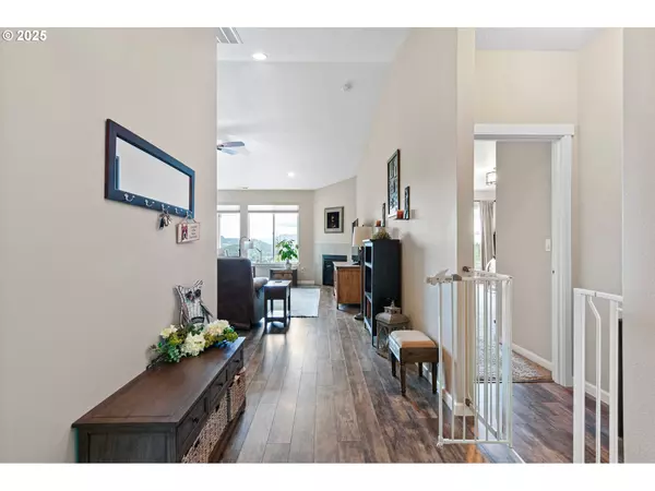 Springfield, OR 97478,962 S 66TH PL