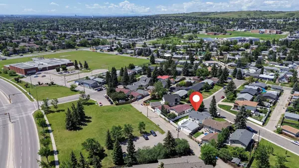 Calgary, AB T2K5G1,131 Huntchester CRES NE