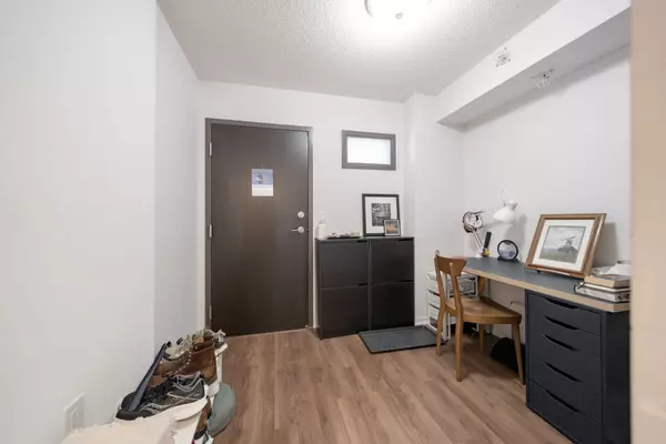 Toronto C01, ON M6J 3G2,36 Lisgar ST #908E