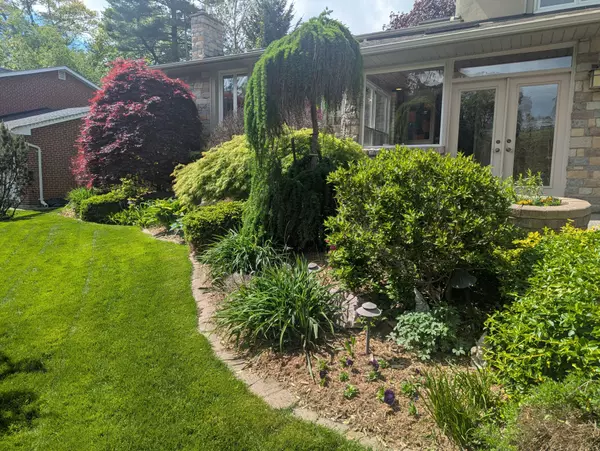 Mississauga, ON L5J 1T3,1443 Birchwood DR