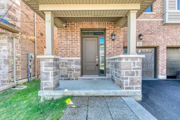Hamilton, ON L8K 0A4,35 Pelican LN