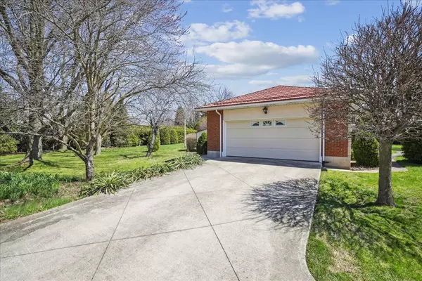 Hamilton, ON L8B 0E4,1 Westview CRES