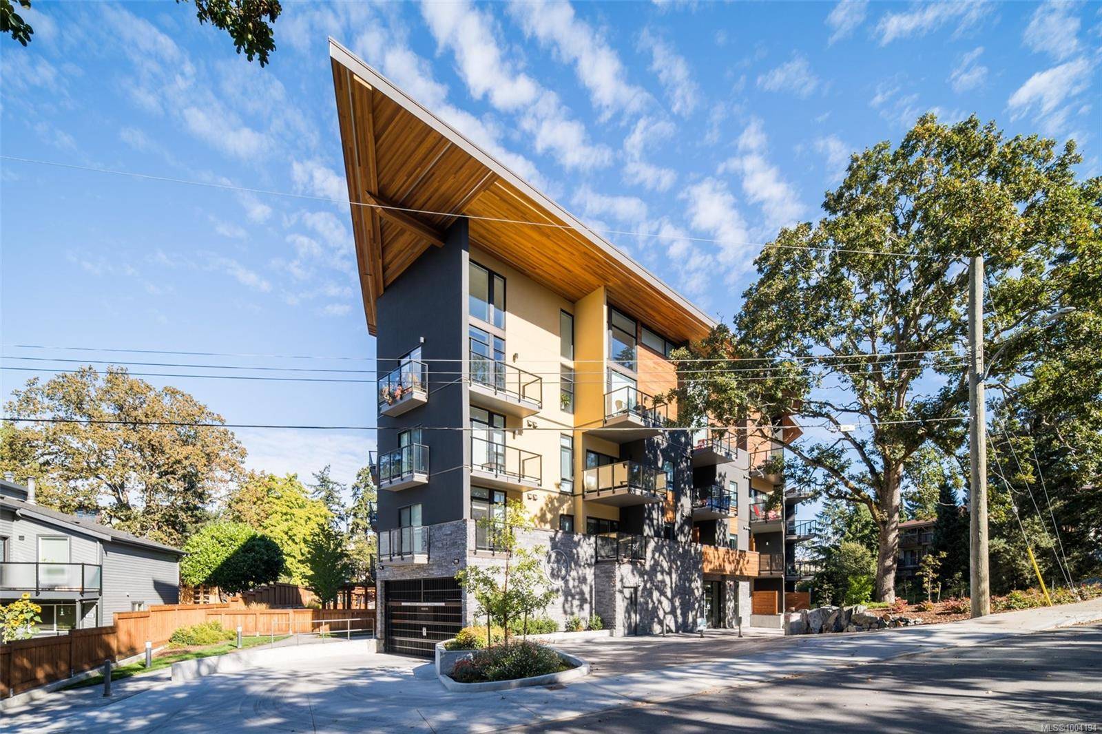 991 McKenzie Ave #413, Saanich, BC V8X 0B5