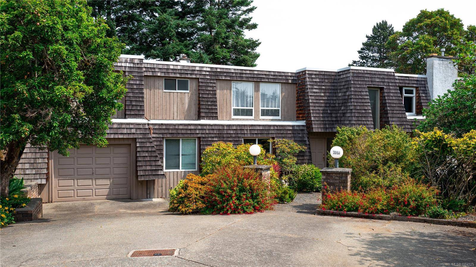 Saanich, BC V8N 4S4,2059 Saltair Pl