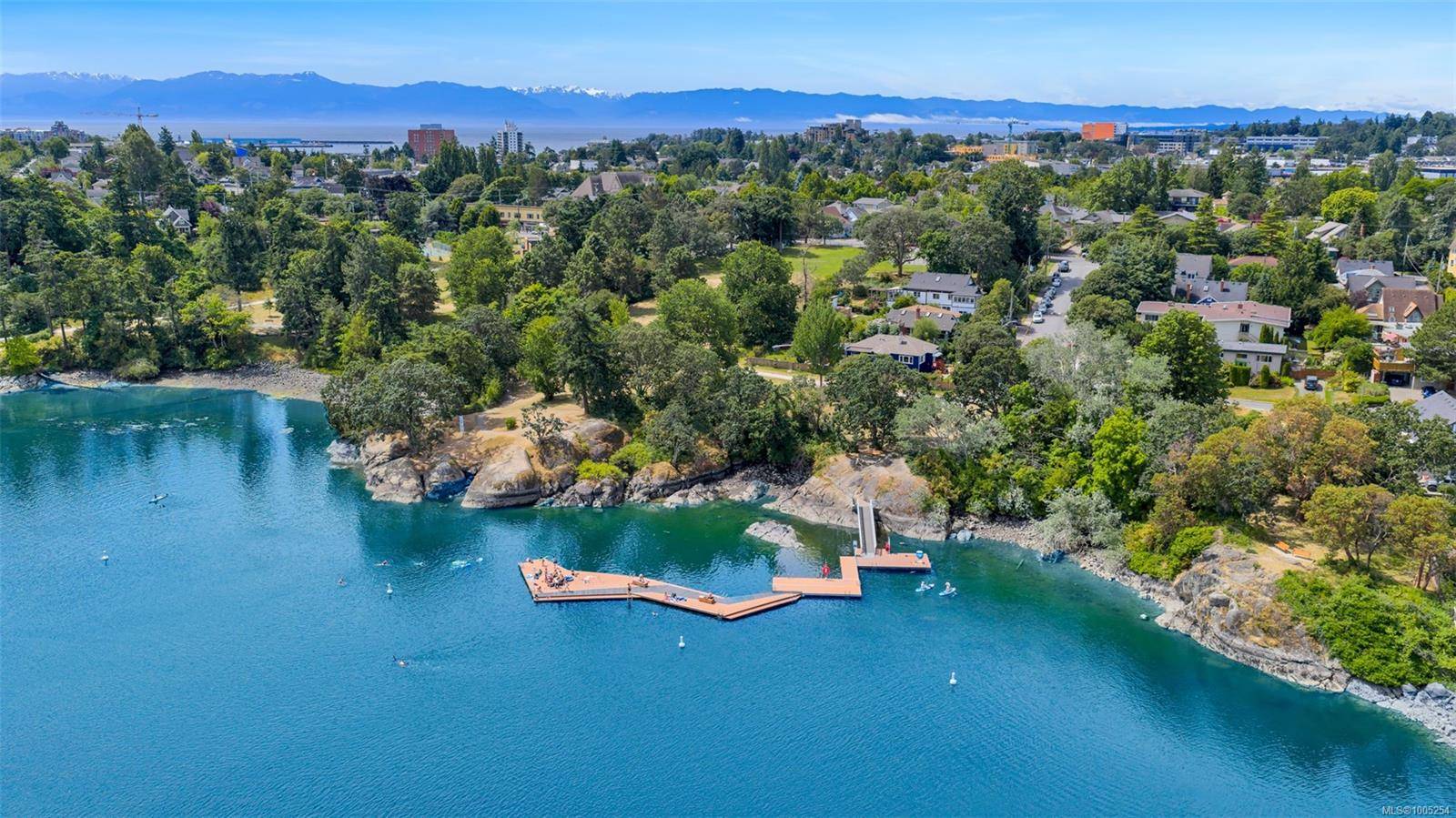 103 Gorge Rd E #206, Victoria, BC V9A 6Z2