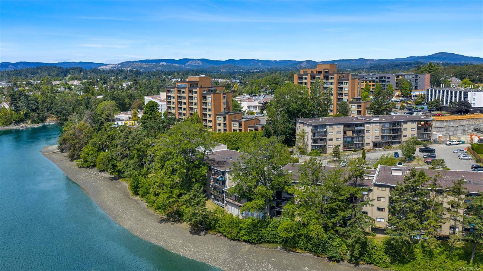 Victoria, BC V9A 6Z2,103 Gorge Rd E #206