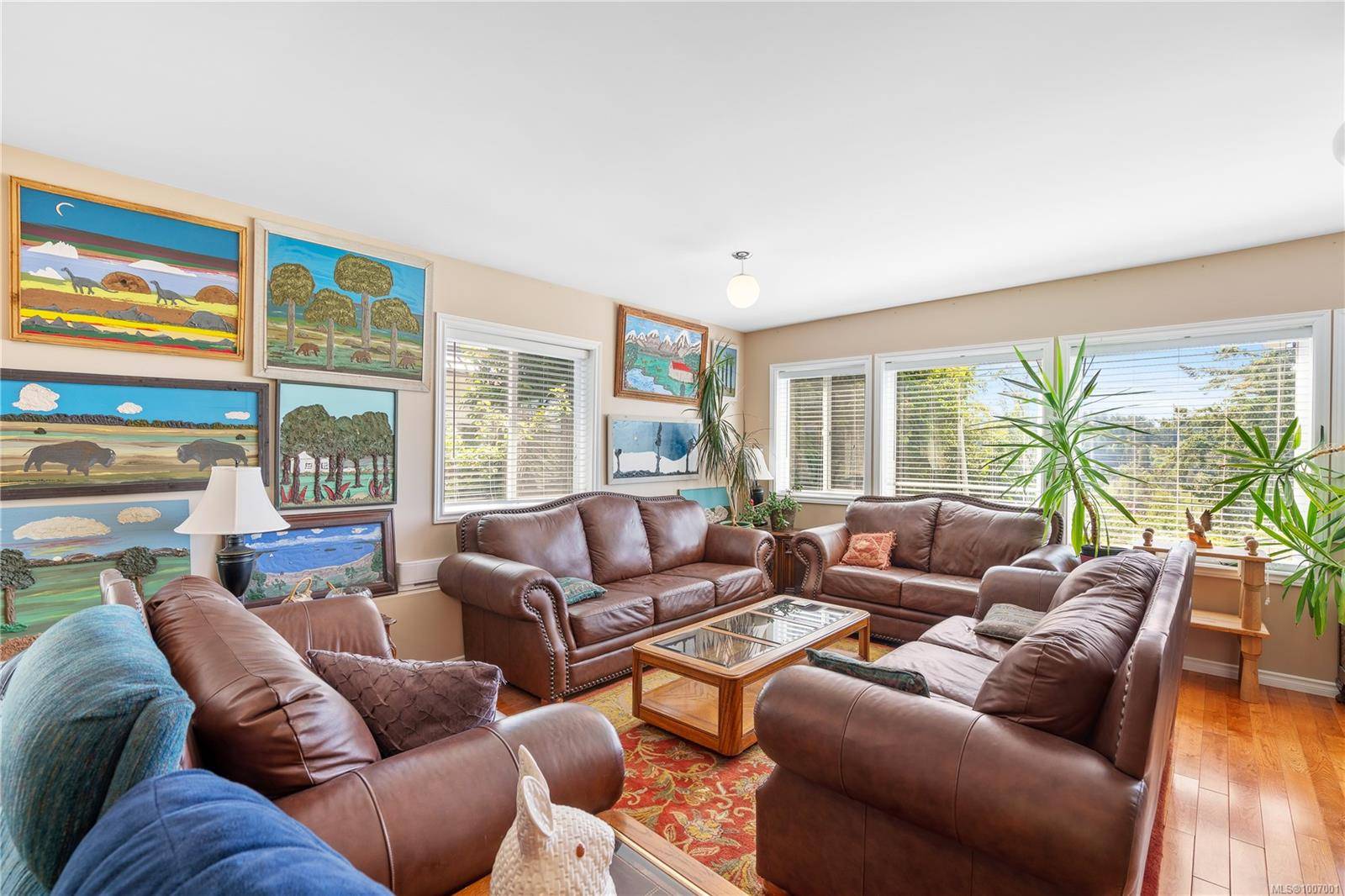 Saanich, BC V8X 3T2,854 Royal Oak Ave