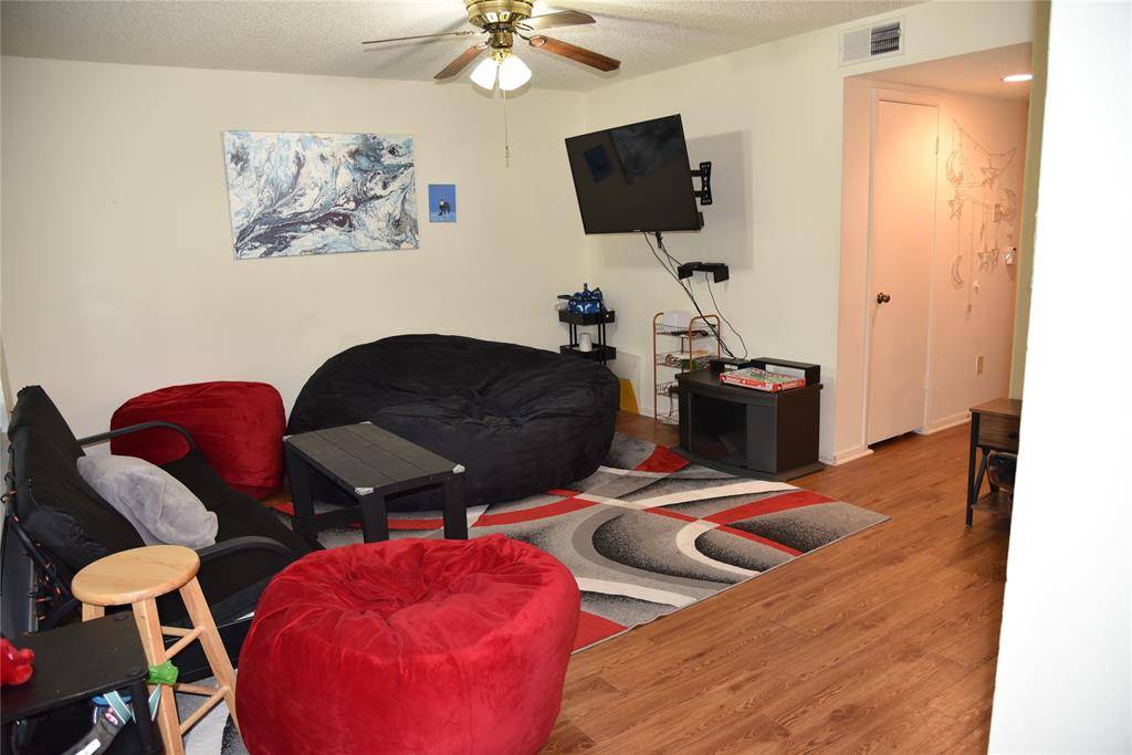 Denton, TX 76201,218 N Texas Boulevard #113