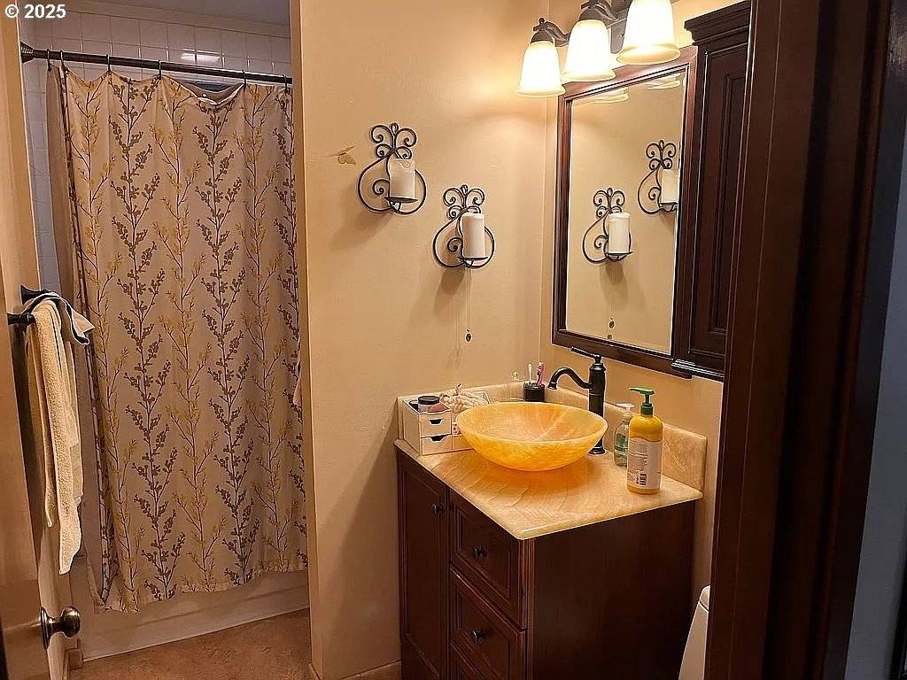 Newberg, OR 97132,34880 NE CORRAL CREEK RD