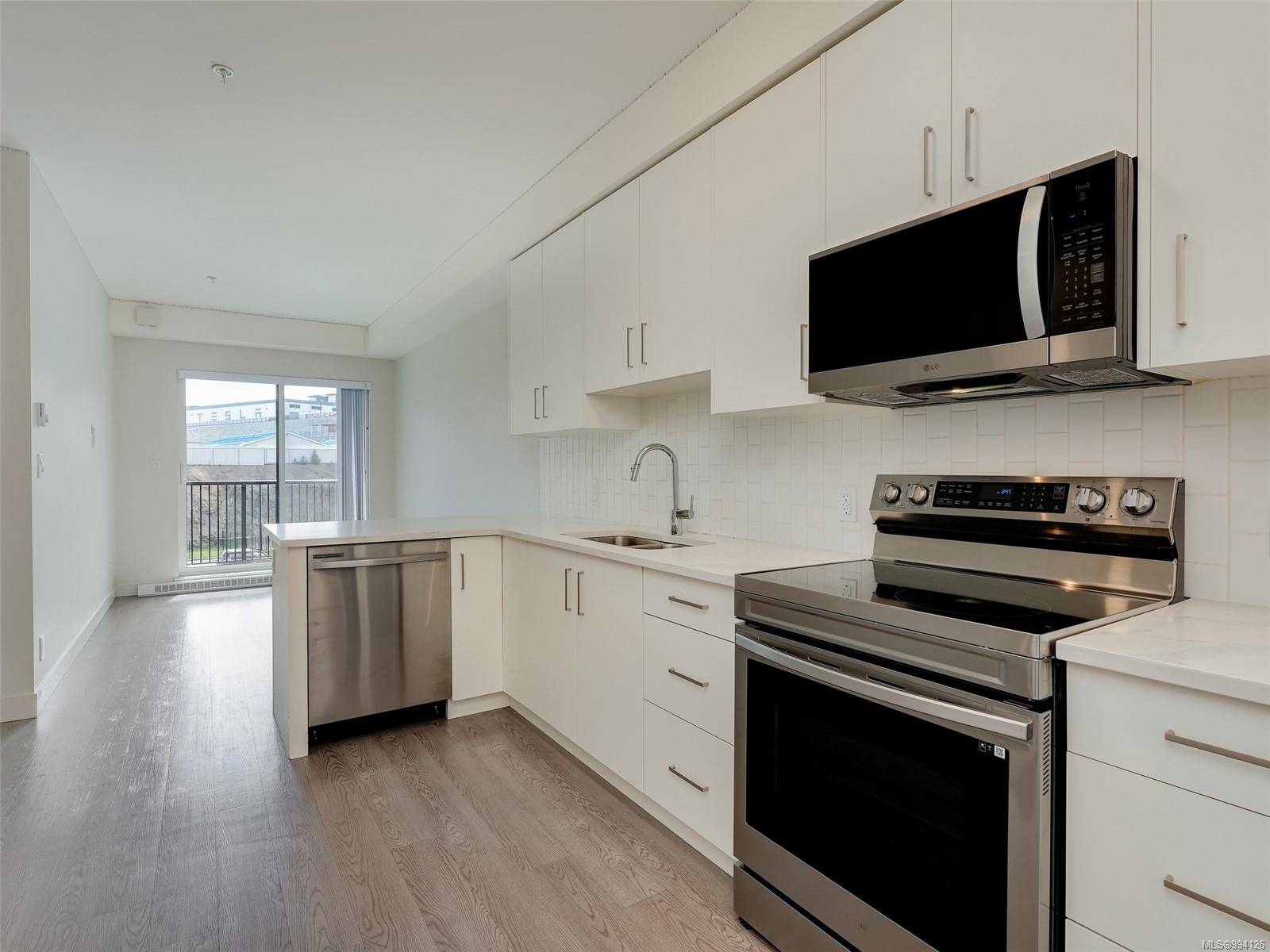 Langford, BC V9B 0X7,707 Treanor Ave #307