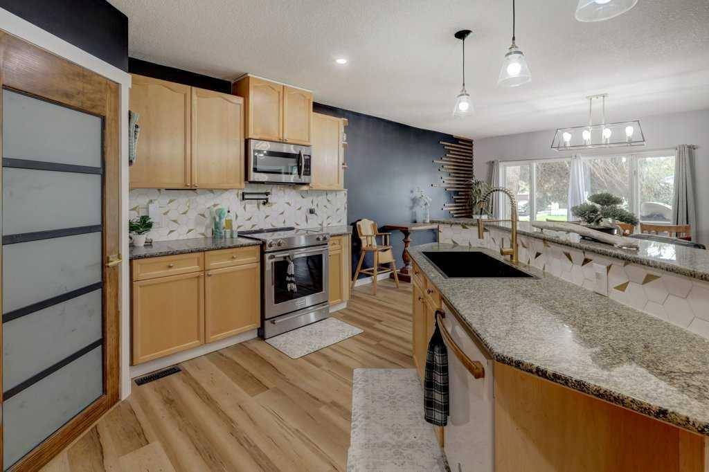 816 Bay RD, Strathmore, AB T1P1E3