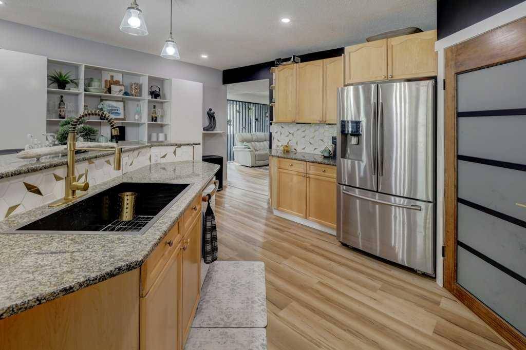 Strathmore, AB T1P1E3,816 Bay RD