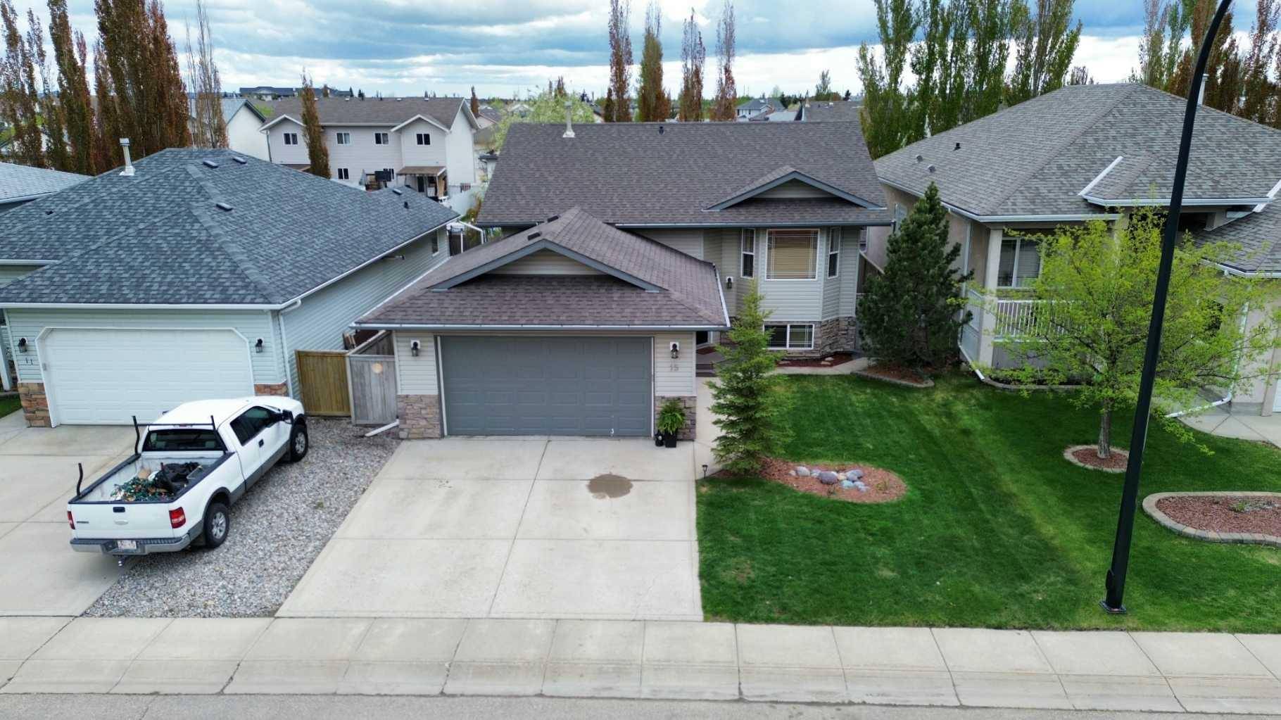 15 Dobson Close, Red Deer, AB T4R 2Y1