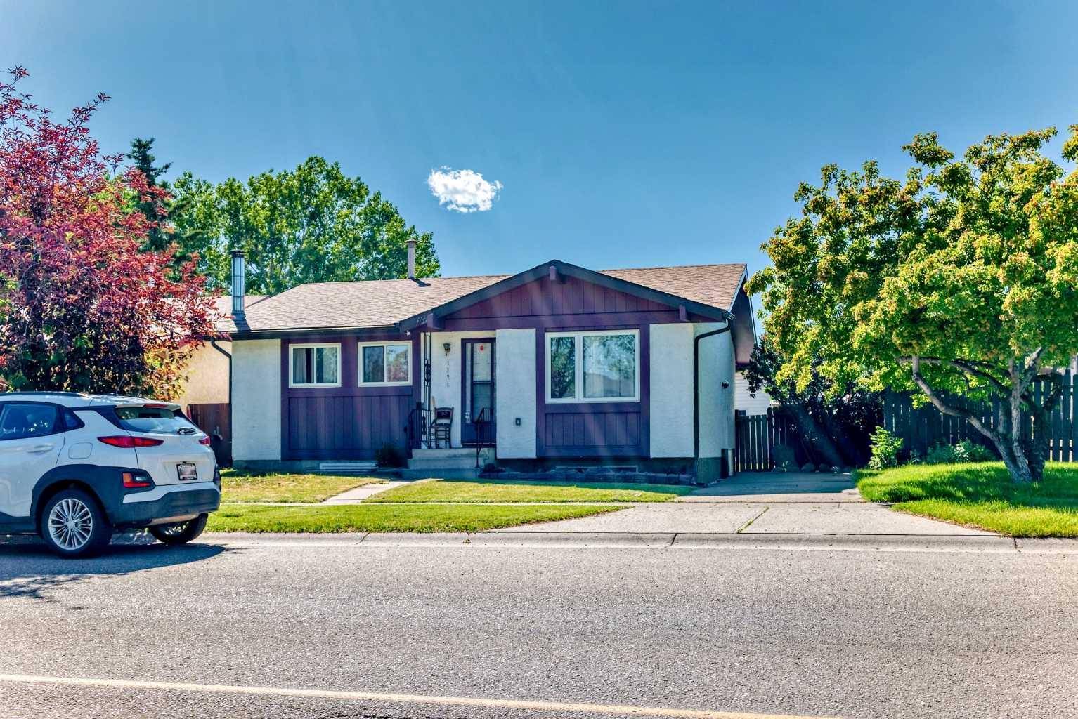 Calgary, AB T2A 6N4,1171 ABBEYDALE DR NE