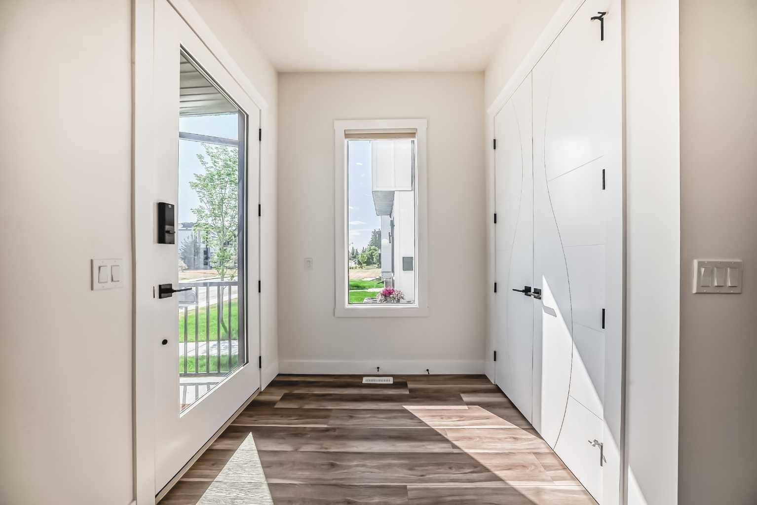 Calgary, AB T3B 2L3,4625 72 ST NW