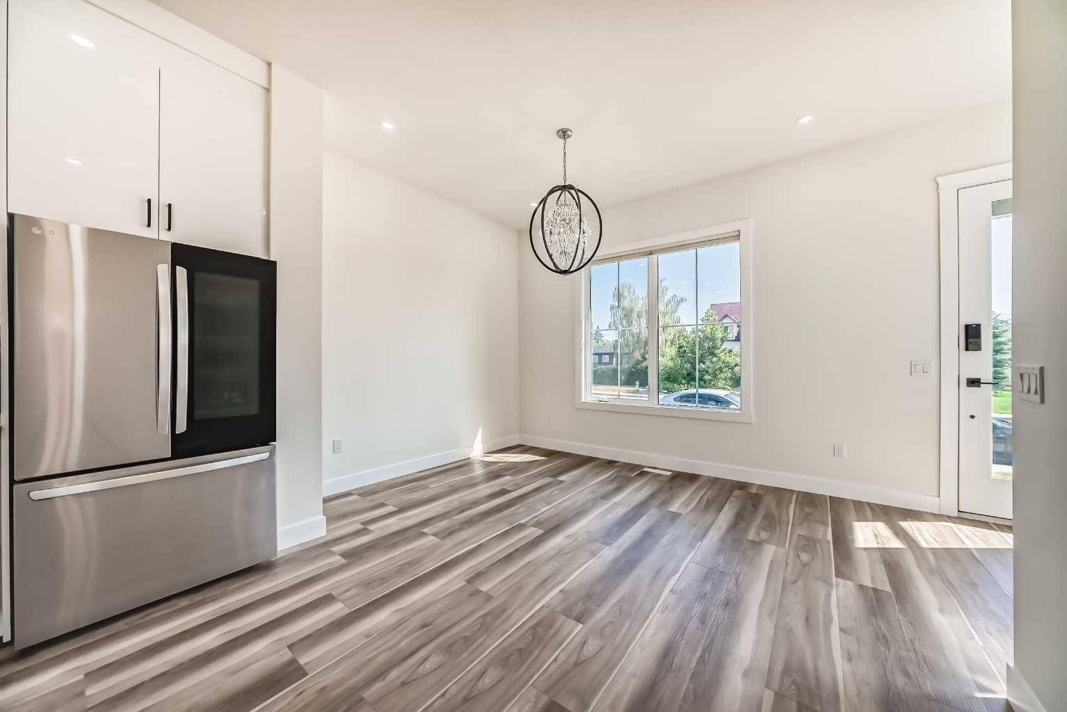 Calgary, AB T3B 2L3,4625 72 ST NW