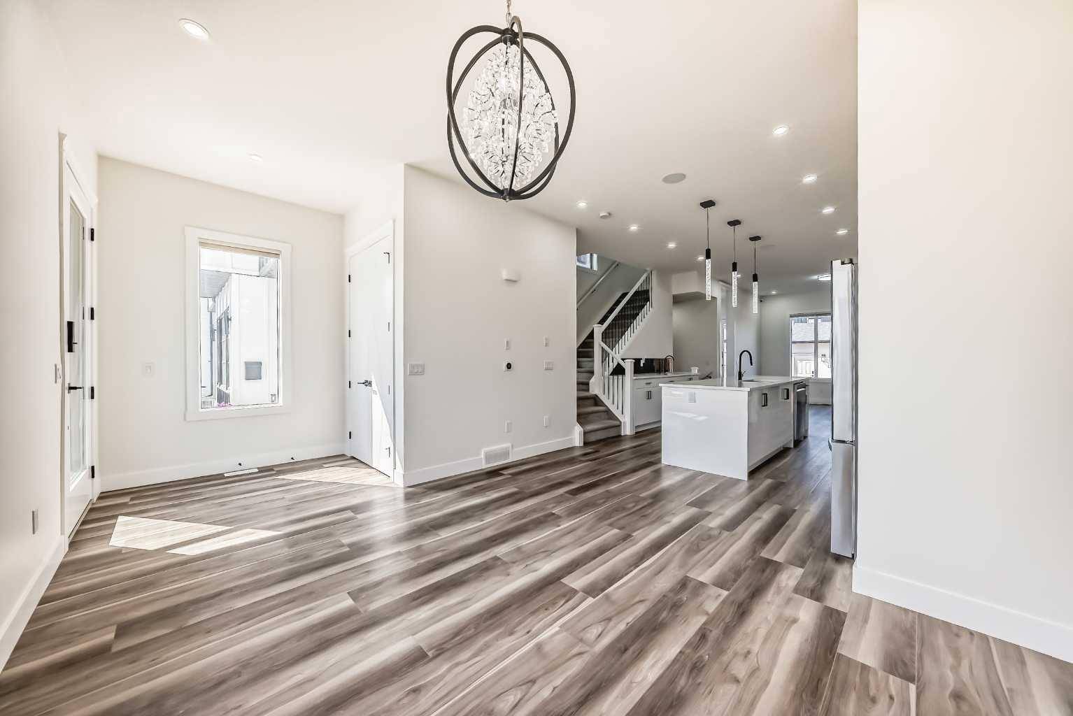 Calgary, AB T3B 2L3,4625 72 ST NW