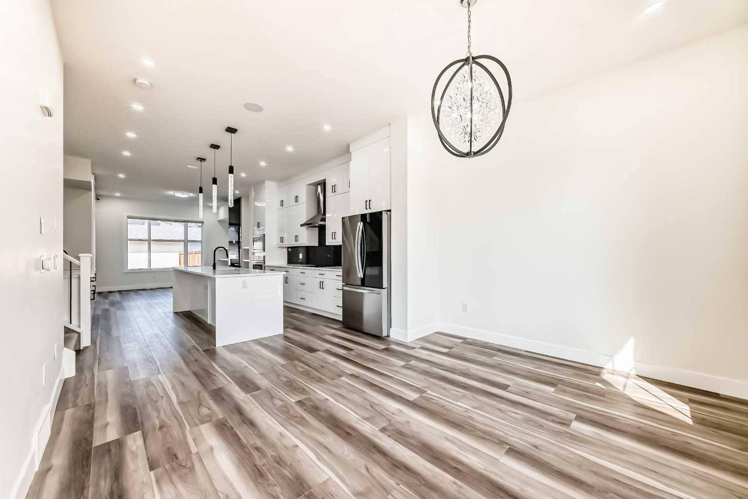 Calgary, AB T3B 2L3,4625 72 ST NW