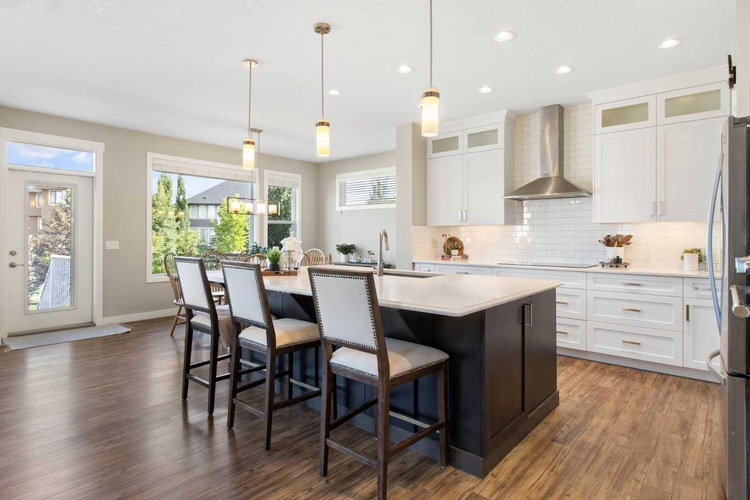 33 Silverado Crest Bay Southwest, Calgary, AB T2X 2B3