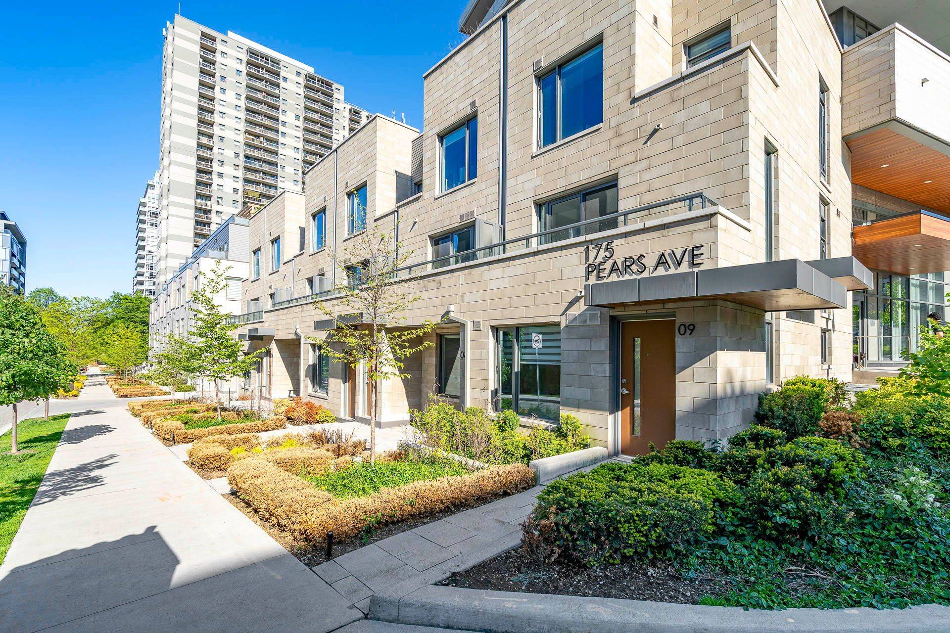 175 Pears AVE #Th8, Toronto C02, ON M5R 0C1