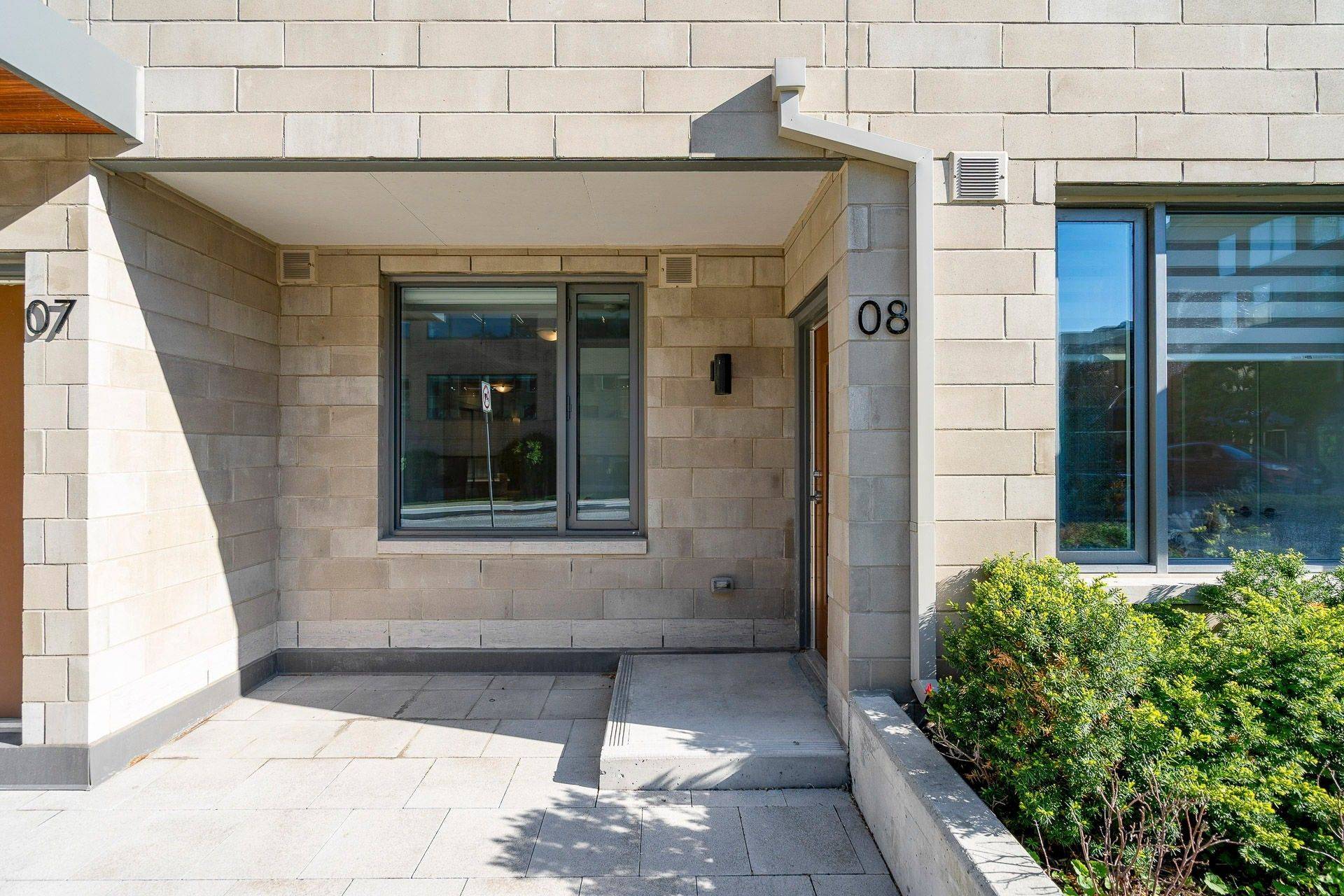 Toronto C02, ON M5R 0C1,175 Pears AVE #Th8