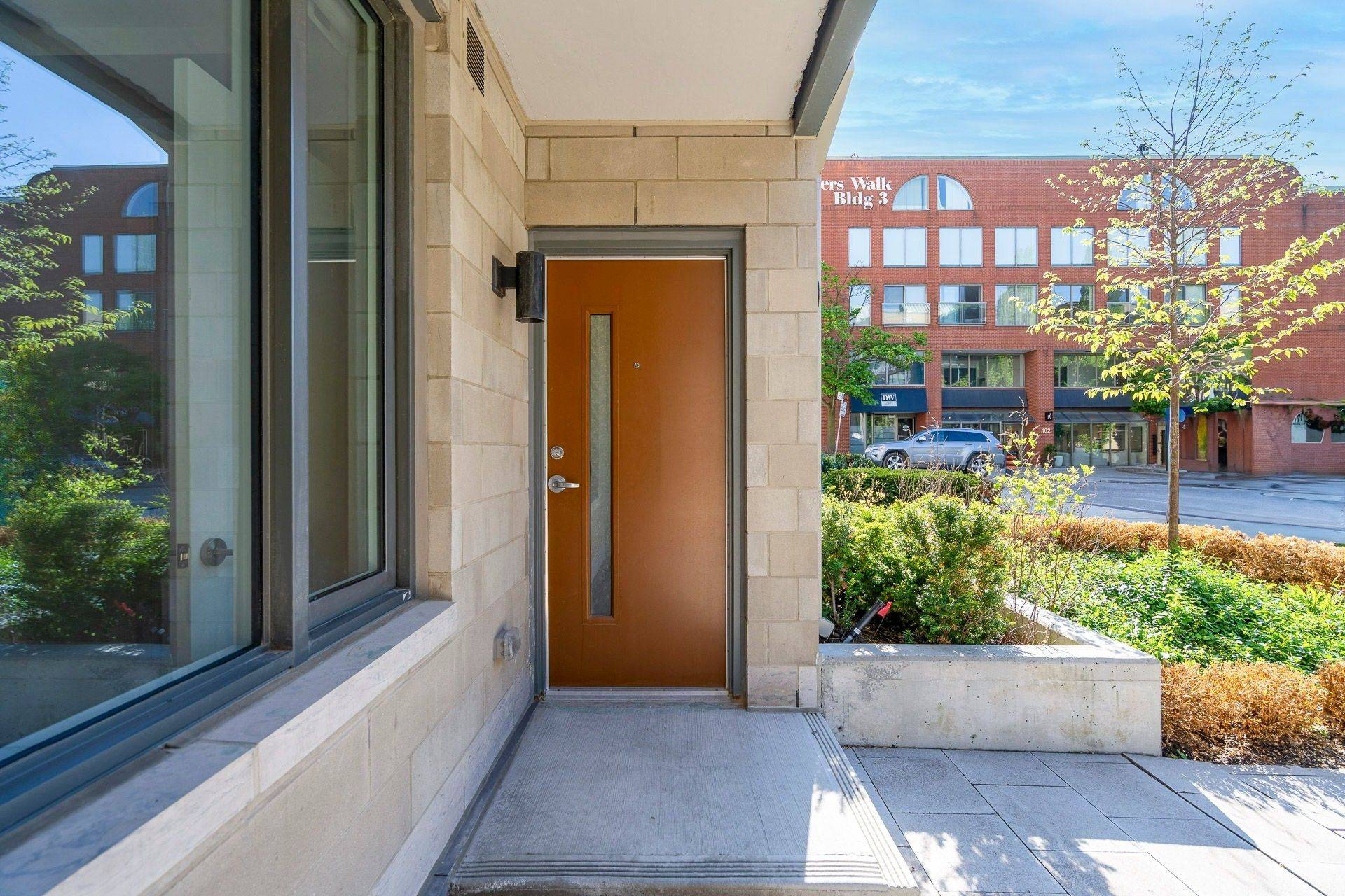 Toronto C02, ON M5R 0C1,175 Pears AVE #Th8