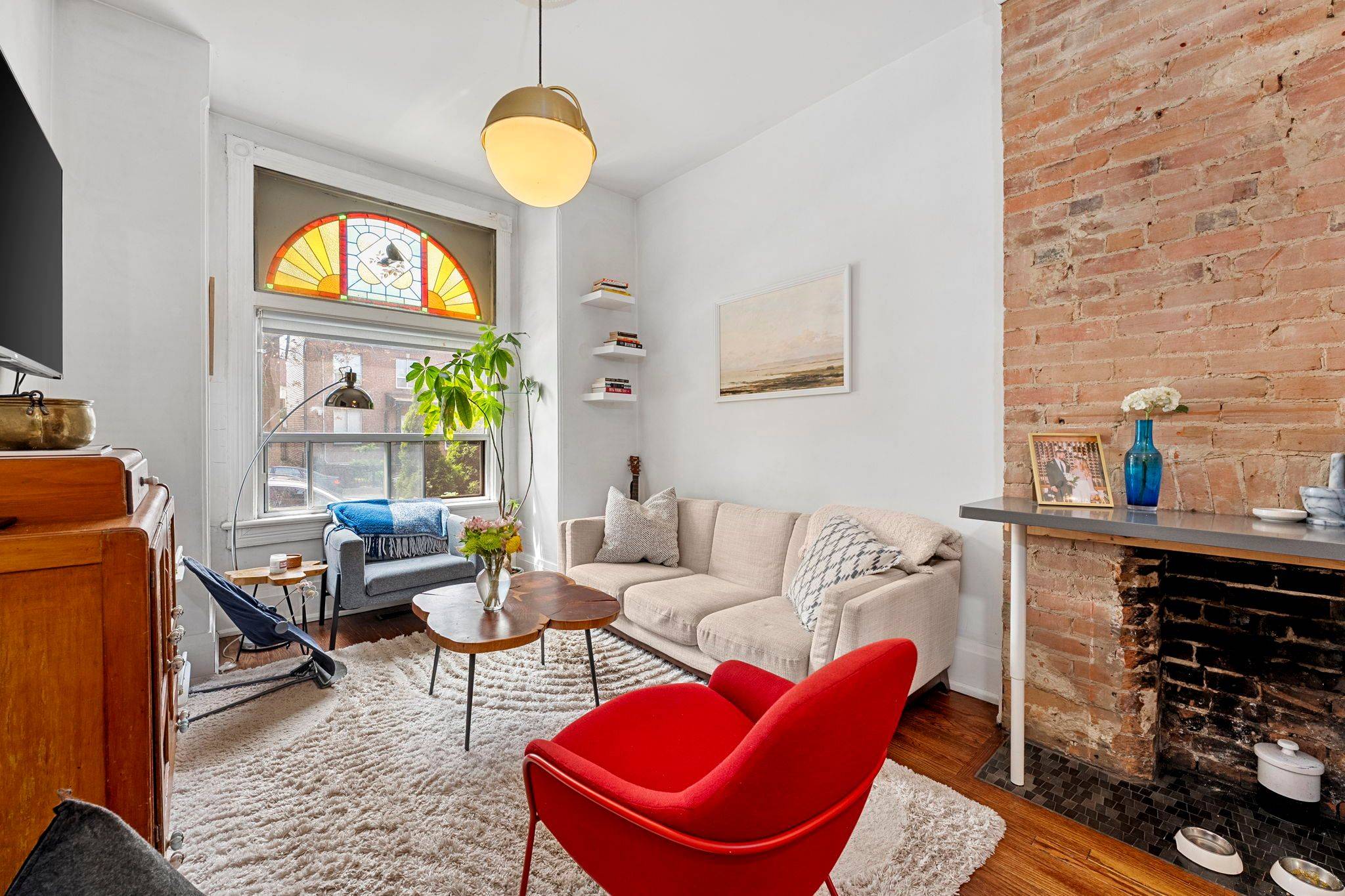 Toronto C01, ON M6J 3A1,261 Ossington AVE