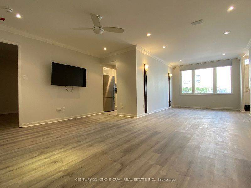 Toronto C14, ON M2N 6V3,210 Grandview WAY