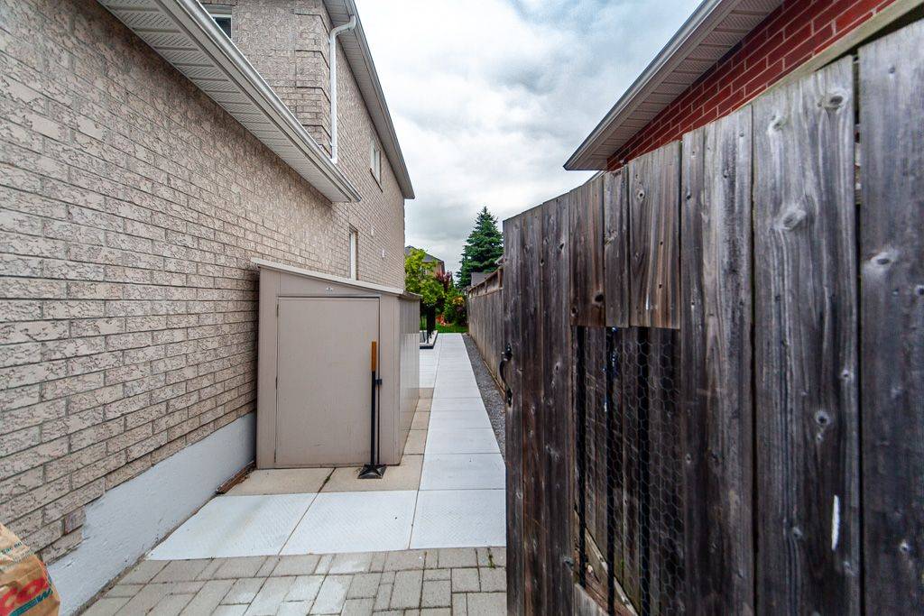 Whitby, ON L1R 3B6,22 Branstone DR #Basement