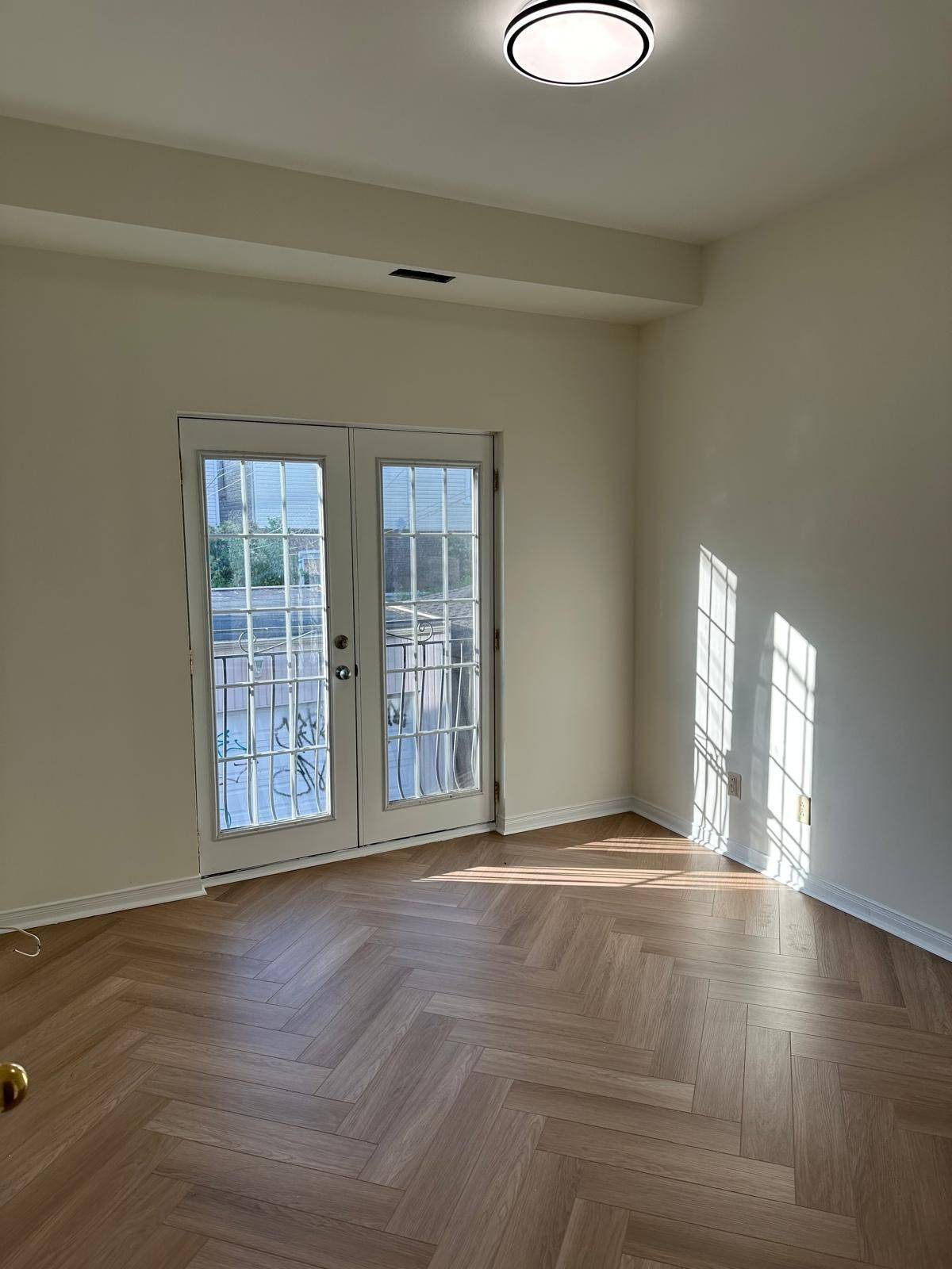 Toronto E03, ON M4C 1J4,1864 Danforth AVE #203