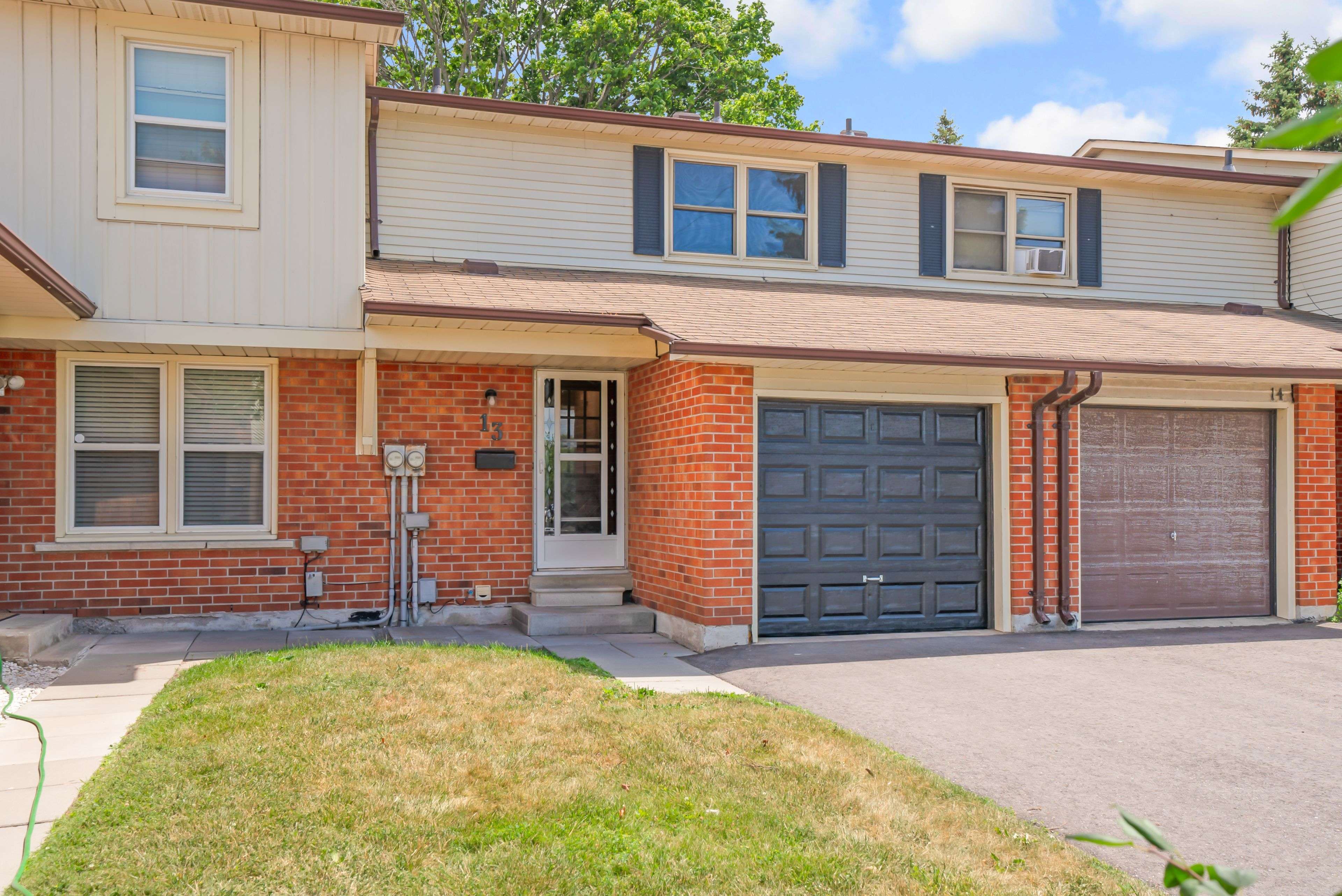 Oshawa, ON L1J 6M3,450 Bristol CRES #13