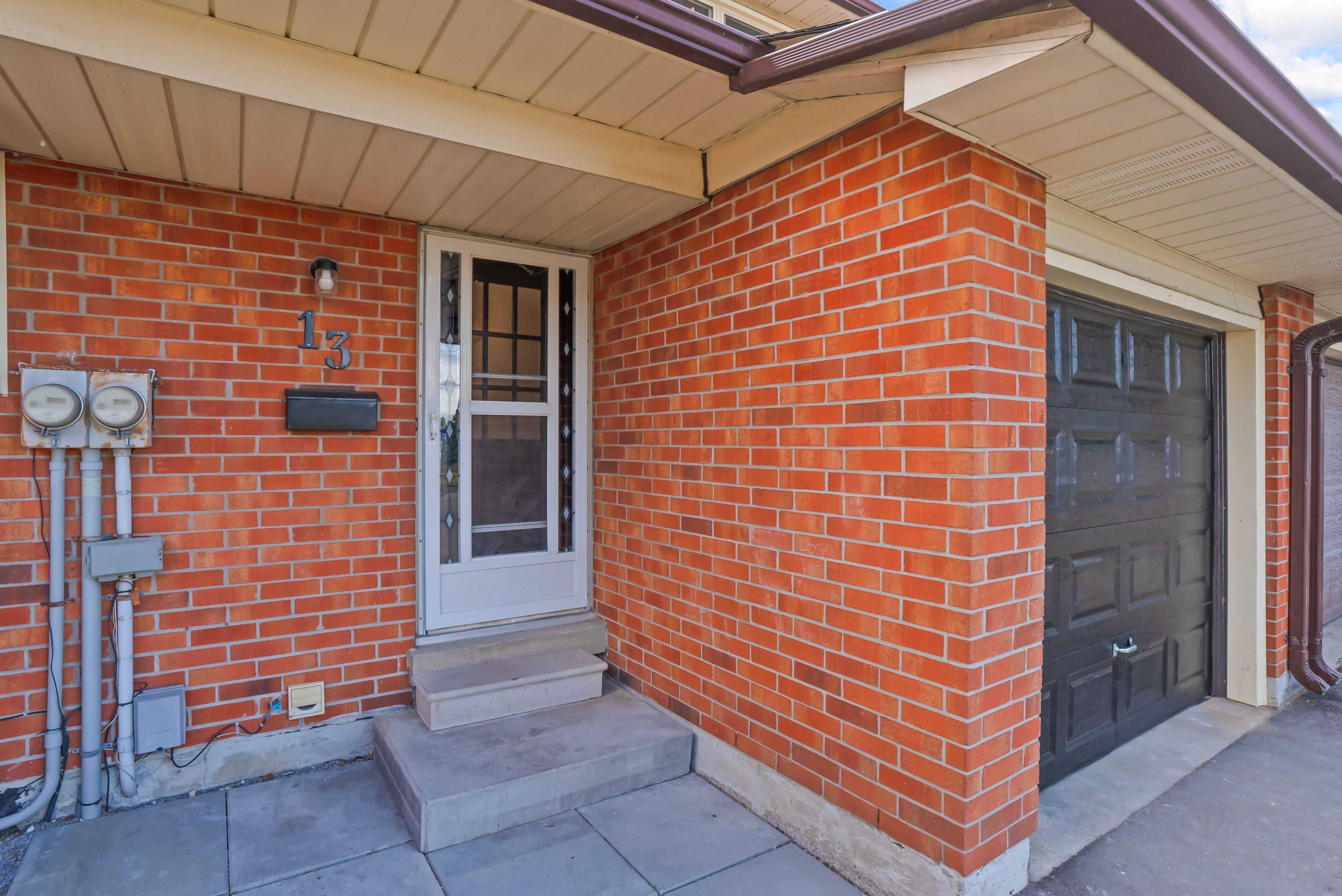 Oshawa, ON L1J 6M3,450 Bristol CRES #13