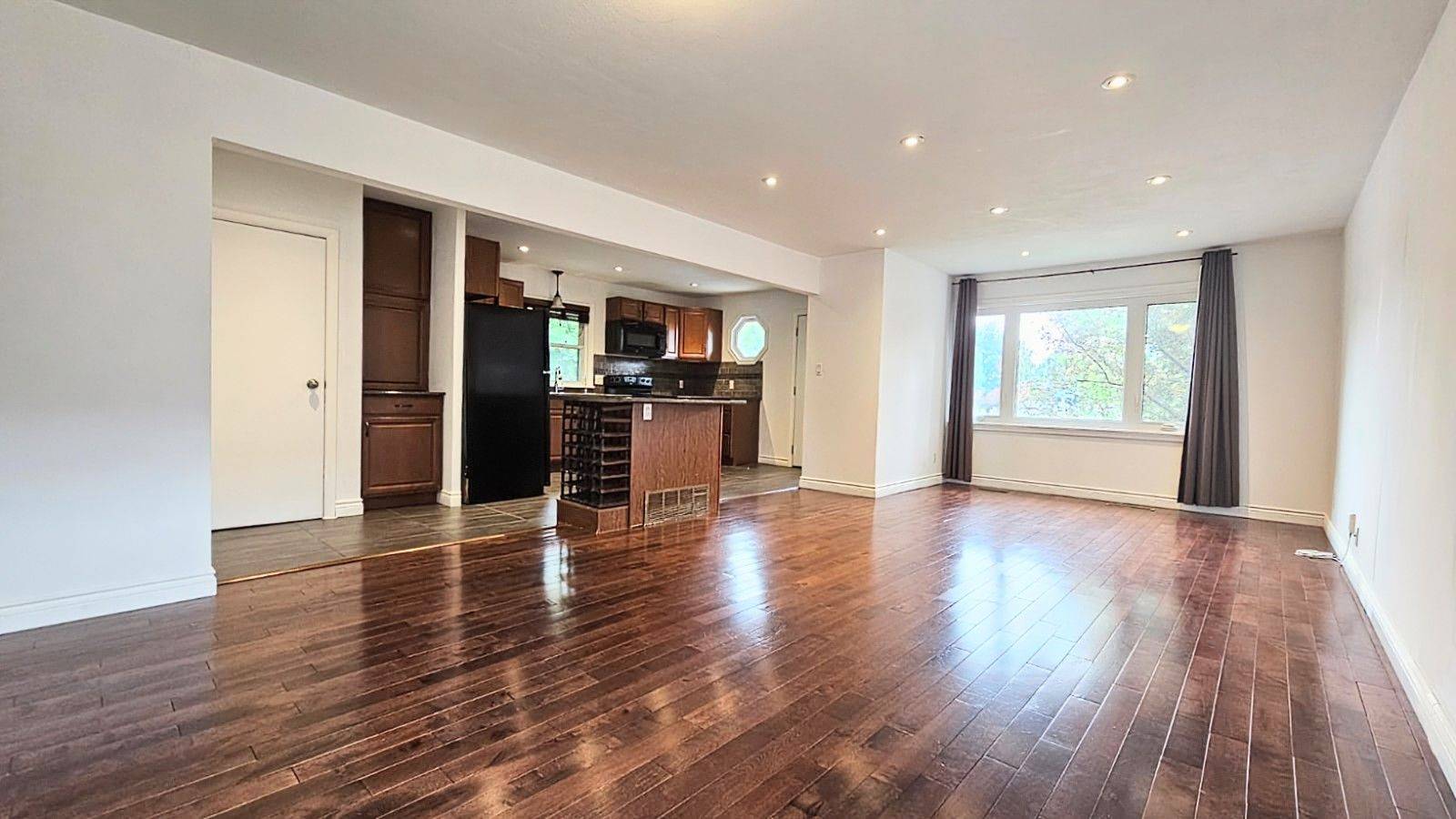 Oshawa, ON L1H 6S7,567 Coleridge ST