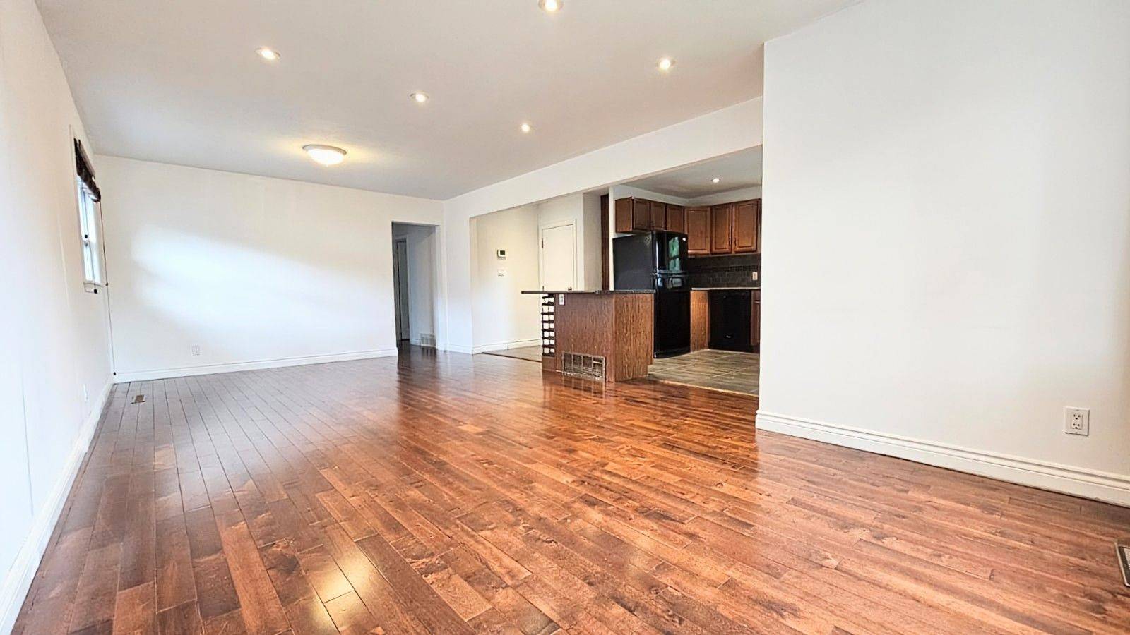 Oshawa, ON L1H 6S7,567 Coleridge ST
