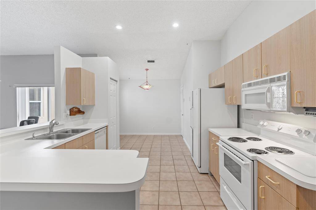 Pembroke Pines, FL 33029,674 NW 183rd Way