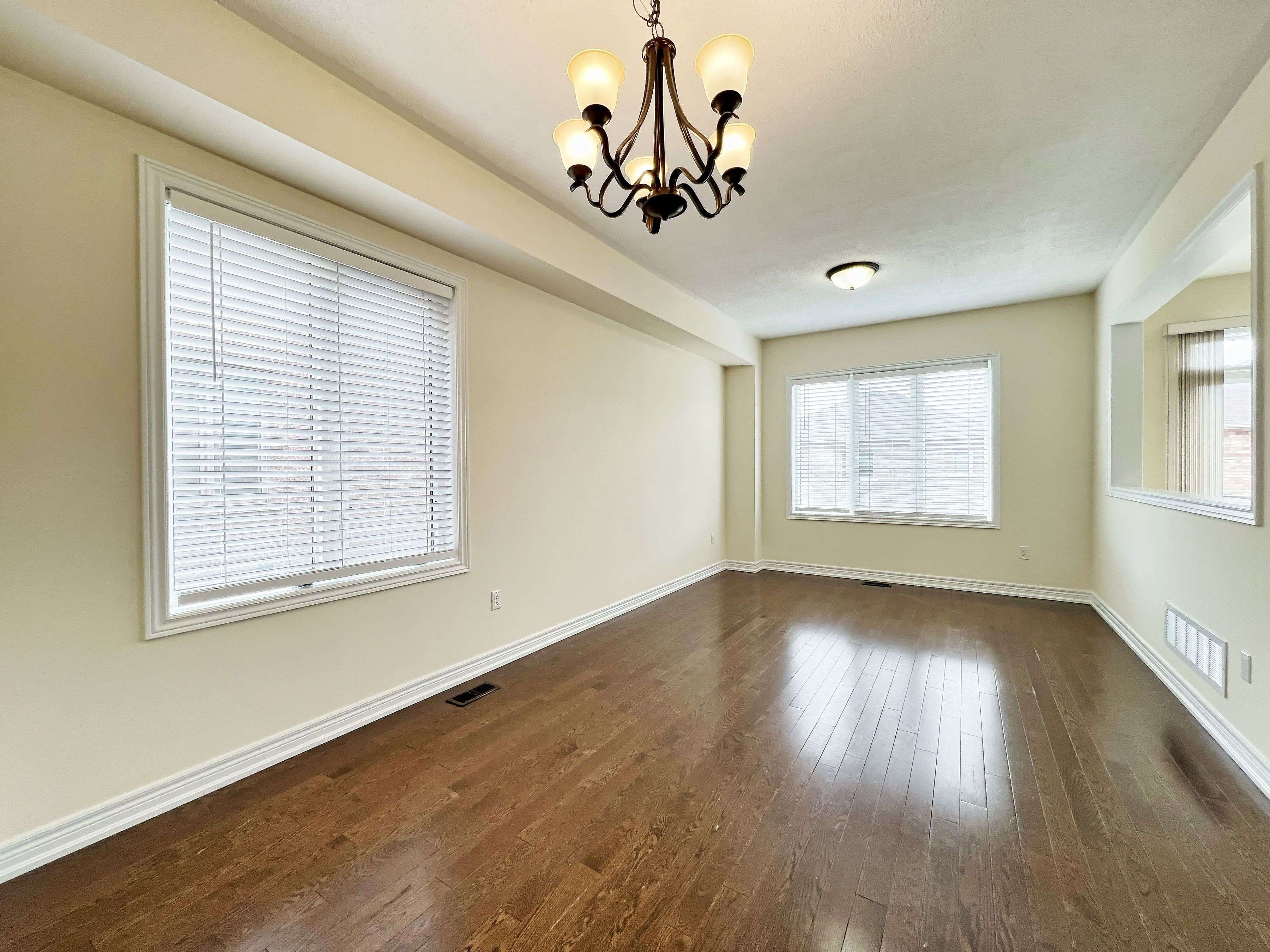 Whitchurch-stouffville, ON L4A 1S9,19 Cecil CRES