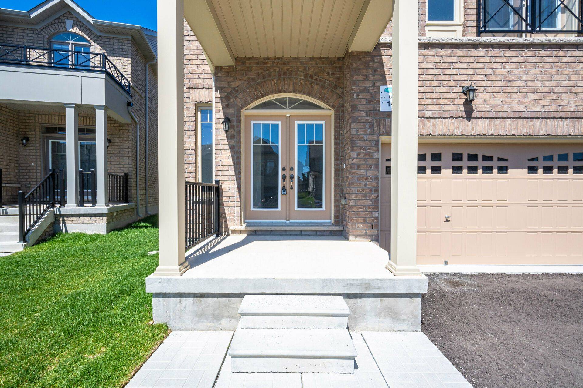 Bradford West Gwillimbury, ON L3Z 4M7,14 Mac Campbell WAY