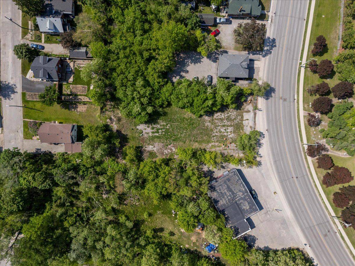 Barrie, ON L4N 3B6,220 Bradford ST
