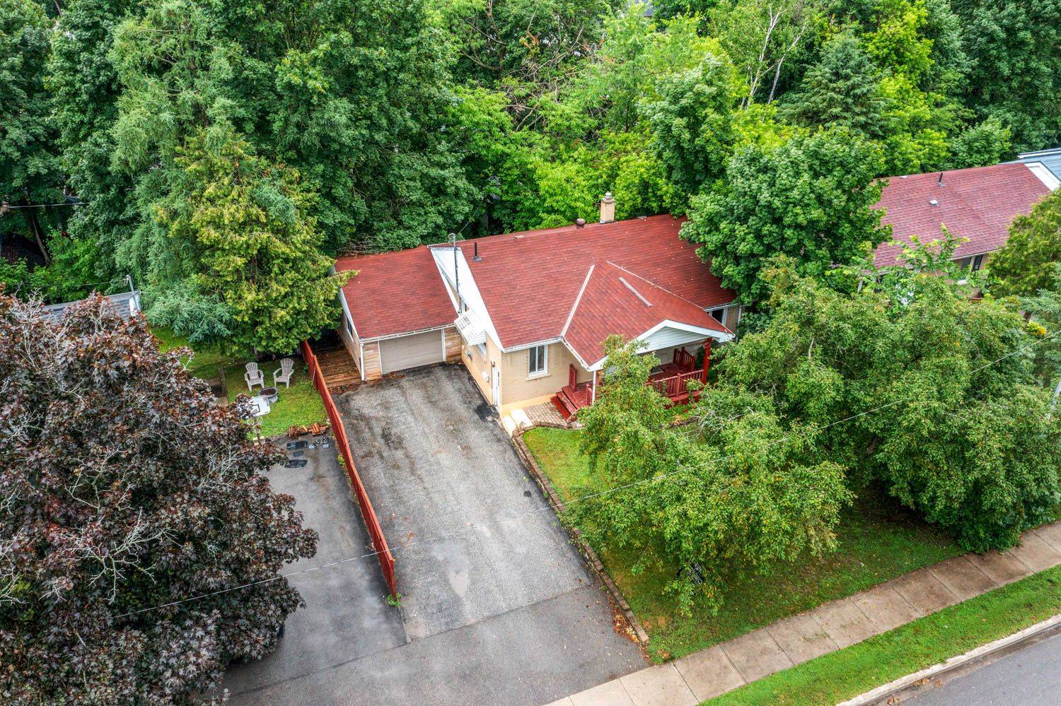 39 Elmer AVE, Orillia, ON L3V 2S8