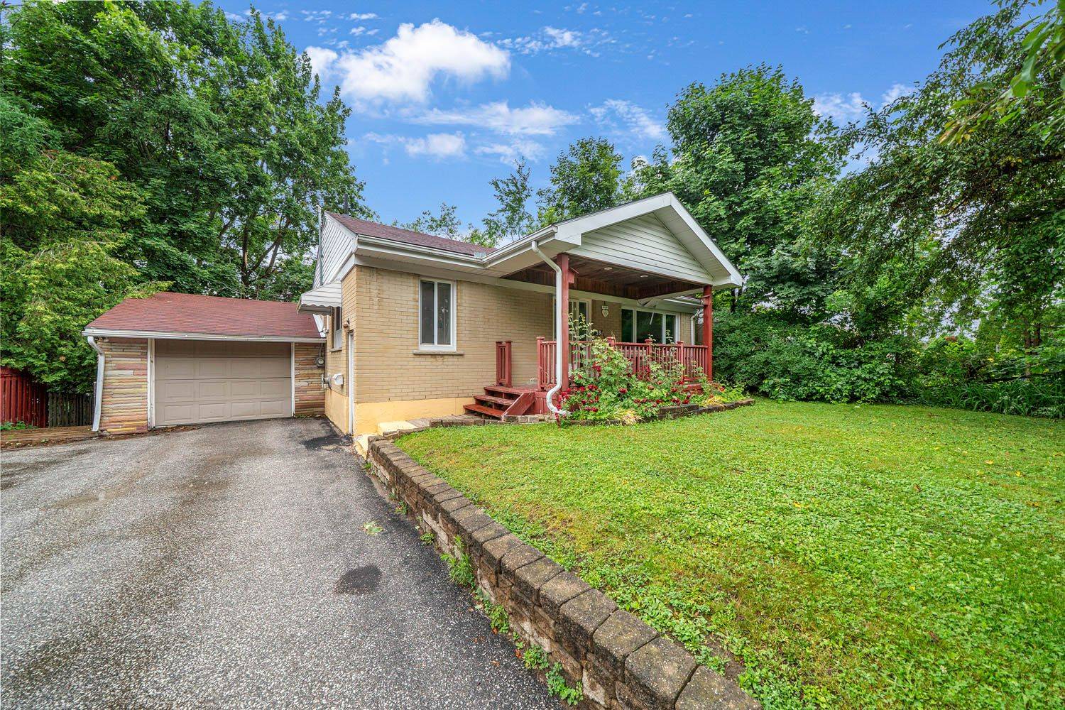 Orillia, ON L3V 2S8,39 Elmer AVE