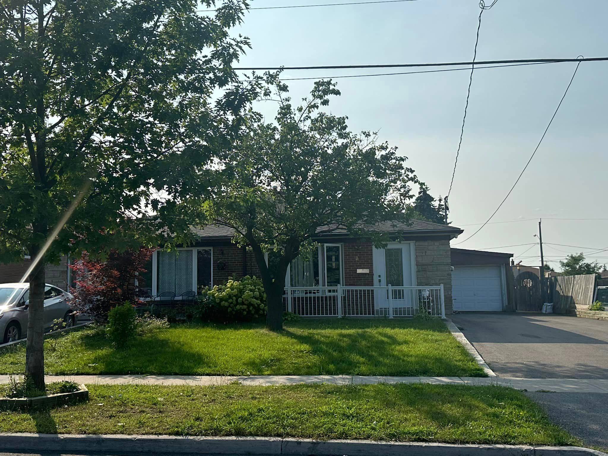84 Goldsboro RD, Toronto W05, ON M9L 1A7