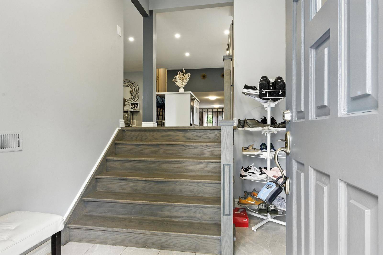 Mississauga, ON L5N 2M7,6423 Chaumont CRES