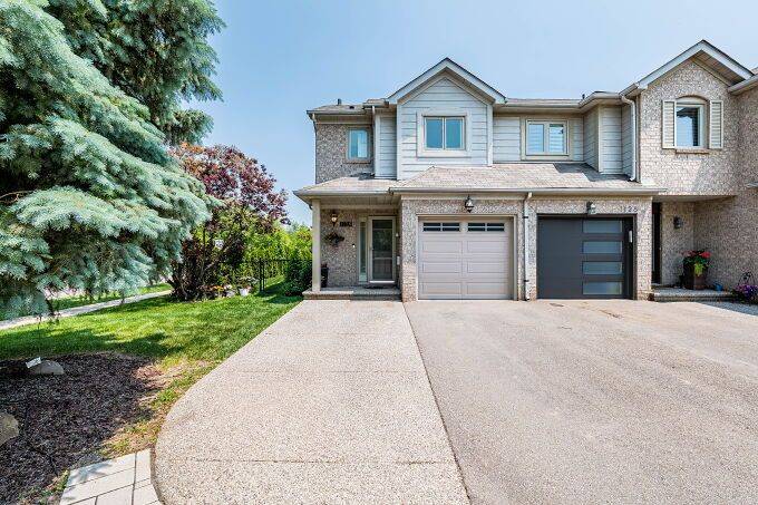 Oakville, ON L6M 3M1,1126 Westview TER S